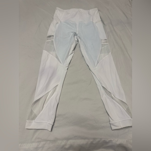 Lululemon Mesh In Motion Crop *23" Stained While Washing - Picture 4 of 13